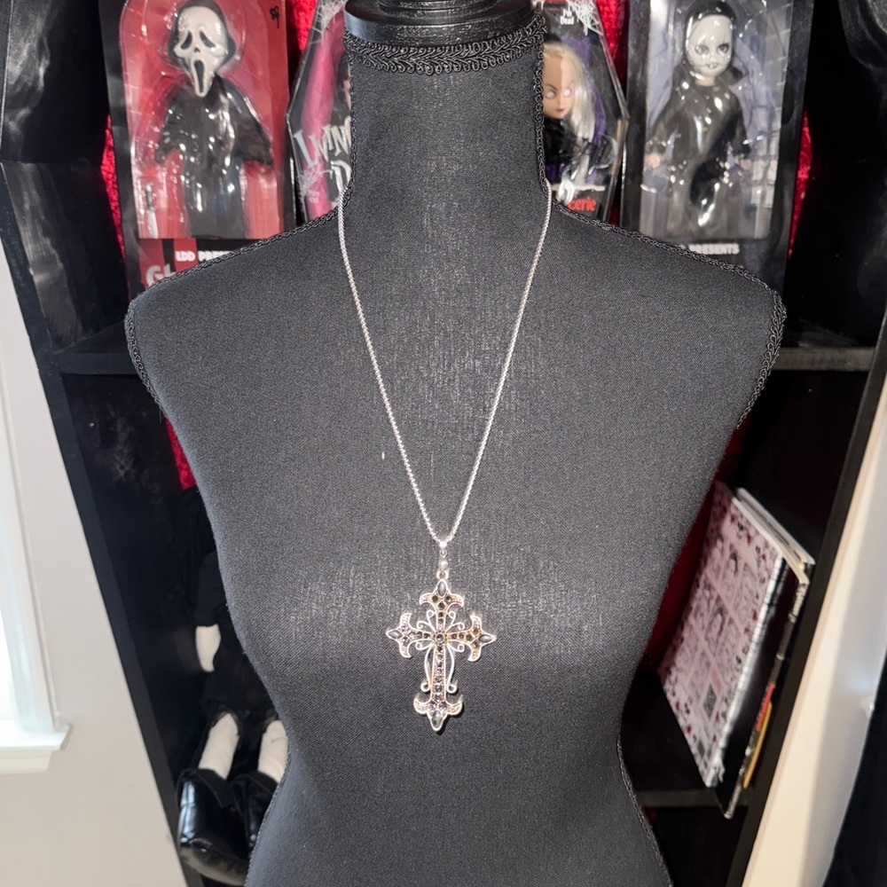 Elegant Silver Cross Pendant Necklace